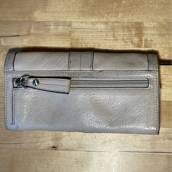 b. makowsky Leather Wallet, flap closure - Picture 2 of 5